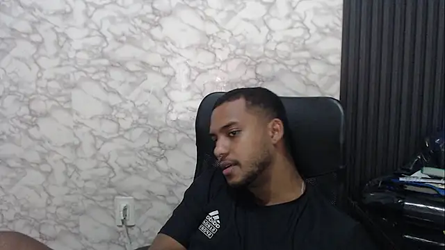 Snapshot of Sandro_xxx chatting on October 11, 2:15 pm Sandro xxx online show from October 11, 2:15 pm