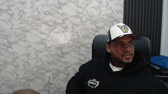 Snapshot of Sandro_xxx chatting on October 13, 12:27 pm Sandro xxx online show from October 13, 12:27 pm