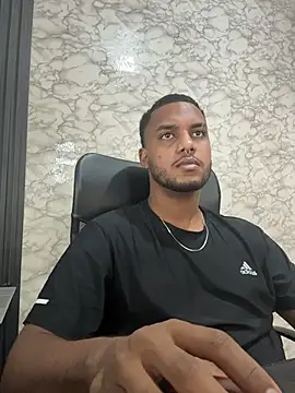 Snapshot of Sandro_xxx chatting on October 24, 12:23 pm Sandro xxx online show from October 24, 12:23 pm