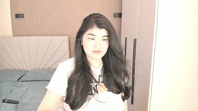 Snapshot of mia_lui chatting on June 13, 11:19 am mia lui online show from June 13, 11:19 am