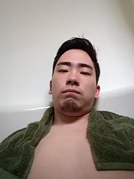 lioncake1221 online show from May 8, 3:01 am