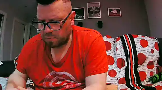 Snapshot of txan9876 chatting on February 3, 1:52 am txan9876 online show from February 3, 1:52 am