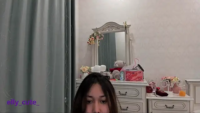 Snapshot of Elly_Cute chatting on January 12, 8:14 pm Elly Cute online show from January 12, 8:14 pm