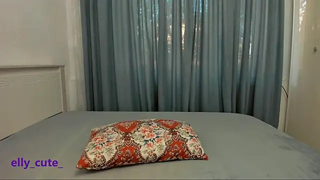 Snapshot of Elly_Cute chatting on September 24, 2:26 am Elly Cute online show from September 24, 2:26 am