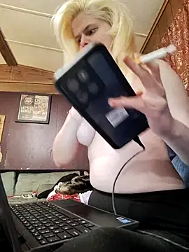 Snapshot of BadAssBitchMakayla chatting on February 19, 2:51 am BadAssBitchMakayla online show from February 19, 2:51 am