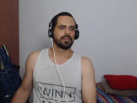 Snapshot of housex69 chatting on July 17, 2:51 am housex69 online show from July 17, 2:51 am