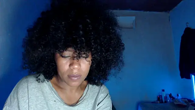 Snapshot of cherry_cleou chatting on January 9, 5:43 pm cherry cleou online show from January 9, 5:43 pm