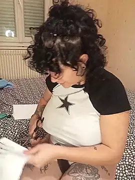 Snapshot of callmelouve chatting on November 3, 7:59 pm callmelouve online show from November 3, 7:59 pm