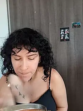 Snapshot of callmelouve chatting on November 13, 1:21 pm callmelouve online show from November 13, 1:21 pm