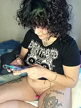 Snapshot of callmelouve chatting on February 19, 2:13 pm callmelouve online show from February 19, 2:13 pm