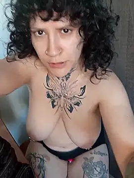 Snapshot of callmelouve chatting on March 7, 3:31 pm callmelouve online show from March 7, 3:31 pm