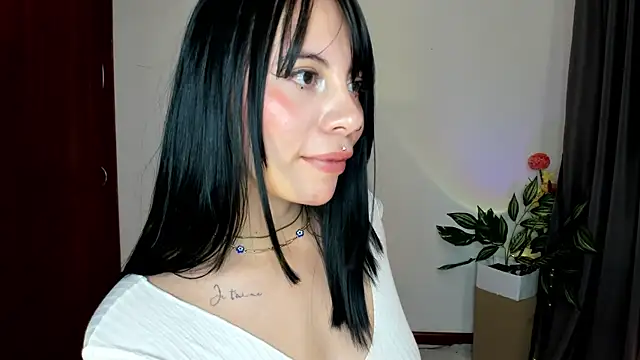 Snapshot of Silvanna-Moree chatting on May 31, 12:19 am Silvanna-Moree online show from May 31, 12:19 am