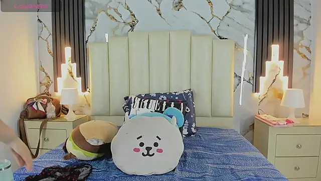 mollieblue69 online show from March 16, 1:06 pm