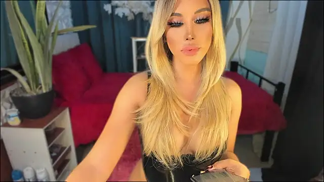 Snapshot of Laura_yourhottestbabe123 chatting on November 5, 3:39 am Laura yourhottestbabe123 online show from November 5, 3:39 am