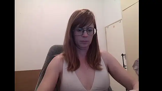 Snapshot of SavannaGirly chatting on June 1, 5:25 pm SavannaGirly online show from June 1, 5:25 pm