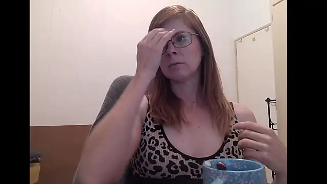 Snapshot of SavannaGirly chatting on June 17, 6:49 am SavannaGirly online show from June 17, 6:49 am