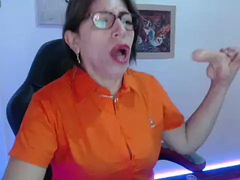 Chayla Ruiz online show from January 1, 1:37 pm