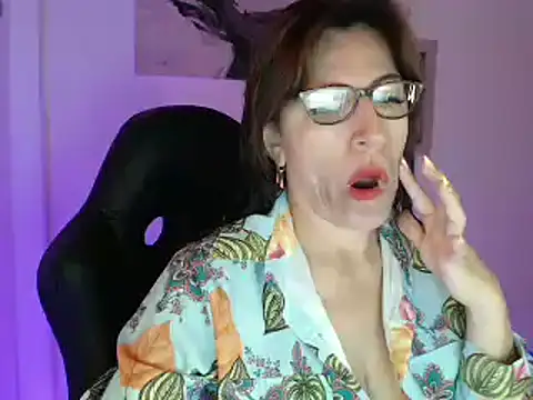 Chayla Ruiz online show from February 4, 12:00 pm