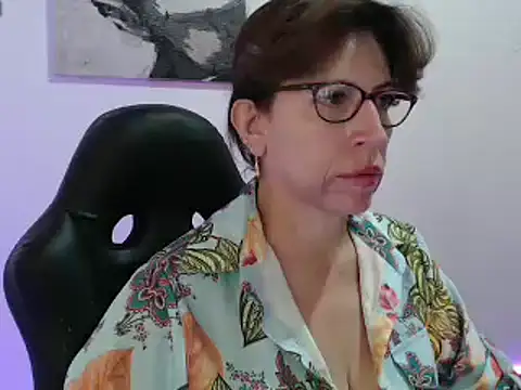 Chayla Ruiz online show from February 4, 9:52 pm