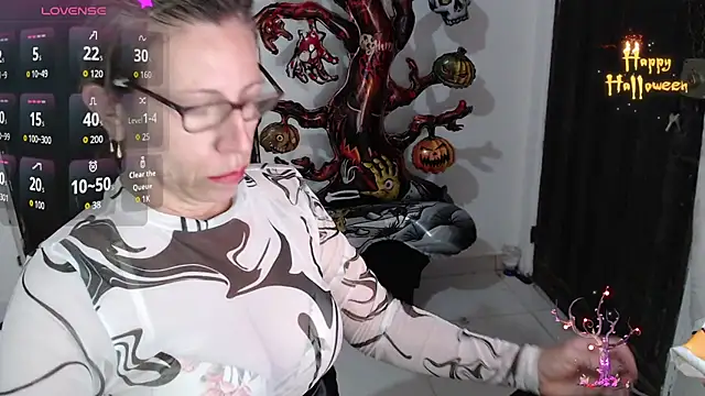 Snapshot of Chayla_Ruiz chatting on November 1, 9:11 am Chayla Ruiz online show from November 1, 9:11 am