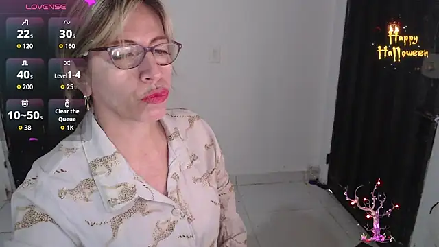 Snapshot of Chayla_Ruiz chatting on November 7, 12:05 pm Chayla Ruiz online show from November 7, 12:05 pm