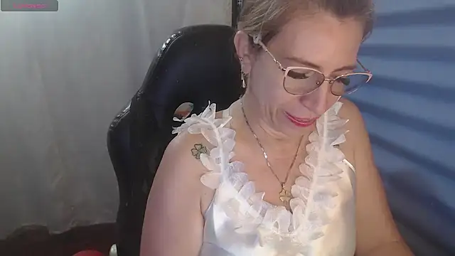 Snapshot of Chayla_Ruiz chatting on May 3, 12:55 pm Chayla Ruiz online show from May 3, 12:55 pm