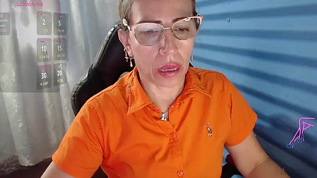 Snapshot of Chayla_Ruiz chatting on May 28, 2:03 pm Chayla Ruiz online show from May 28, 2:03 pm