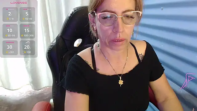 Snapshot of Chayla_Ruiz chatting on May 31, 5:09 pm Chayla Ruiz online show from May 31, 5:09 pm