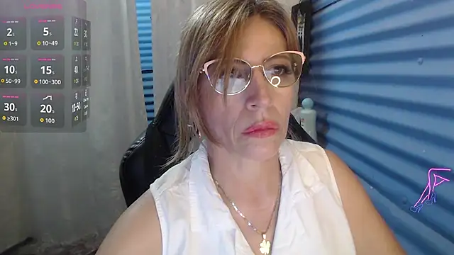 Snapshot of Chayla_Ruiz chatting on June 6, 11:09 pm Chayla Ruiz online show from June 6, 11:09 pm