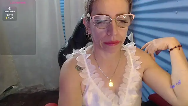 Snapshot of Chayla_Ruiz chatting on June 10, 11:31 am Chayla Ruiz online show from June 10, 11:31 am