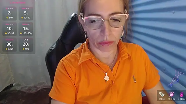 Snapshot of Chayla_Ruiz chatting on June 15, 2:52 pm Chayla Ruiz online show from June 15, 2:52 pm