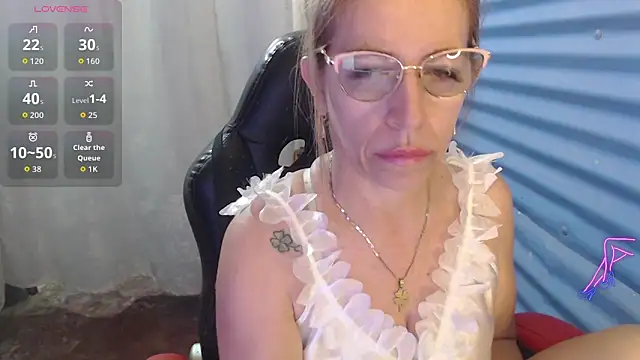 Snapshot of Chayla_Ruiz chatting on June 16, 11:24 am Chayla Ruiz online show from June 16, 11:24 am