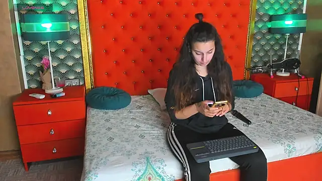 Snapshot of VallerieJones chatting on May 19, 7:58 am VallerieJones online show from May 19, 7:58 am