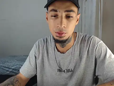 emiliano hottt online show from January 26, 7:20 pm