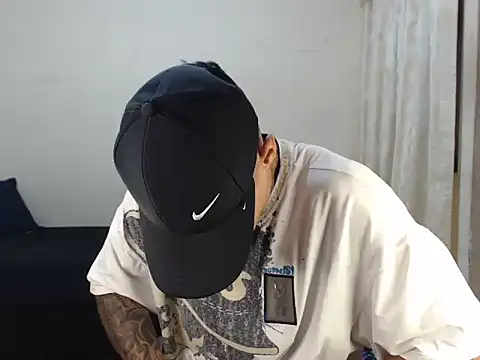 emiliano hottt online show from October 27, 8:24 pm