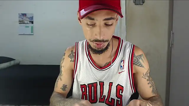 emiliano hottt online show from April 27, 1:53 pm