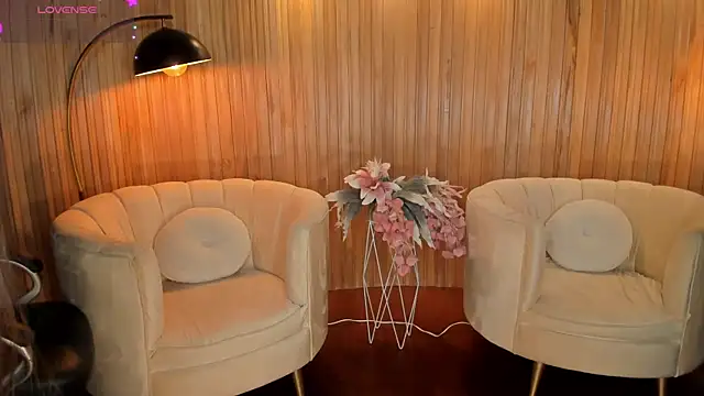 MaryLewis  online show from March 17, 11:42 am