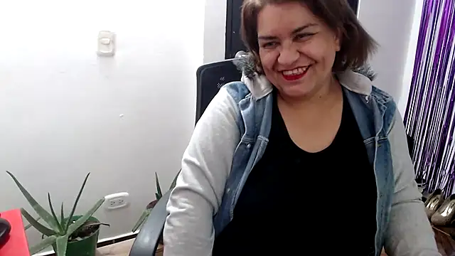 Snapshot of NAILAH_SANZ chatting on January 4, 2:03 am NAILAH SANZ online show from January 4, 2:03 am