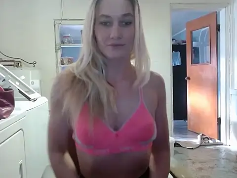 Snapshot of missymilf chatting on January 31, 8:12 pm missymilf online show from January 31, 8:12 pm