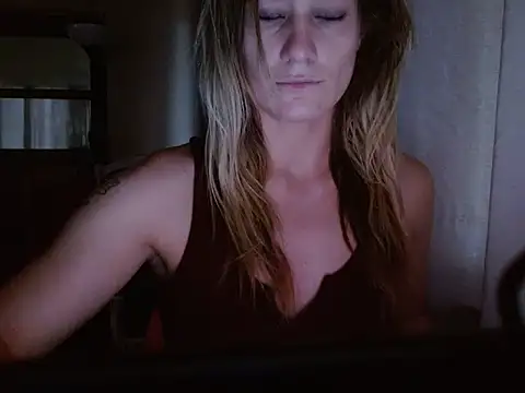 Snapshot of missymilf chatting on December 1, 9:09 pm missymilf online show from December 1, 9:09 pm