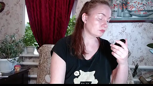 EmilyDoth online show from May 5, 7:16 am