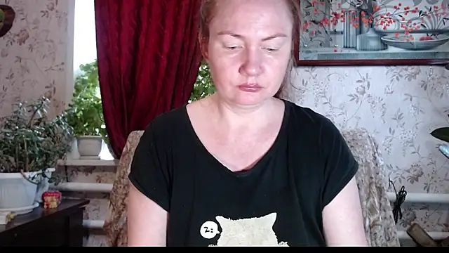 EmilyDoth online show from May 6, 8:19 am