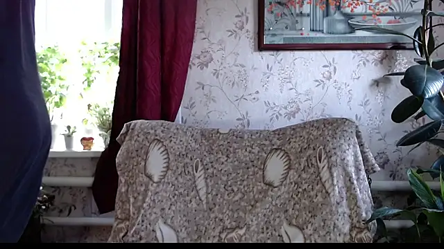 EmilyDoth online show from May 28, 6:54 am