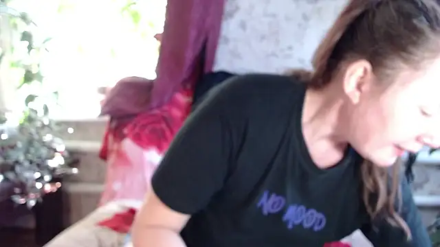 EmilyDoth online show from August 4, 7:11 am