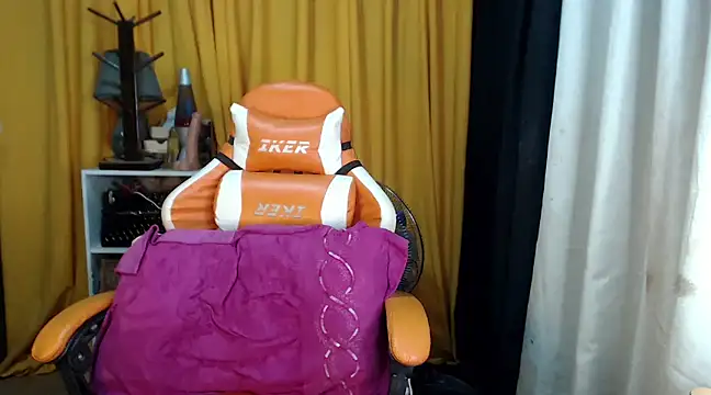 Snapshot of Deliciouscumsxz chatting on December 23, 10:21 am Deliciouscumsxz online show from December 23, 10:21 am