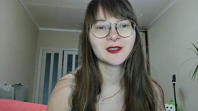 KiraGoldens online show from November 6, 7:20 am