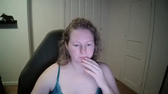 Girlnina-1995 online show from December 3, 1:21 pm