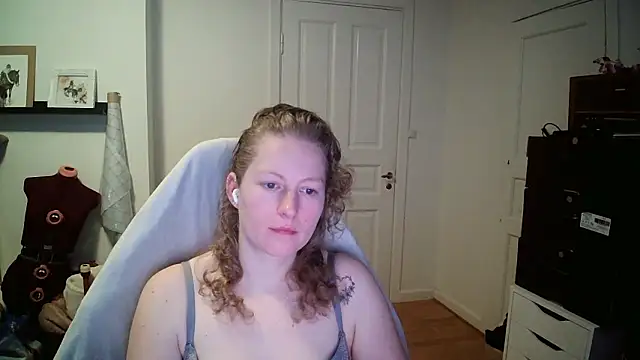 Girlnina-1995 online show from January 8, 10:06 am