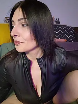Snapshot of AryaSummersReal chatting on May 3, 8:20 am AryaSummersReal online show from May 3, 8:20 am