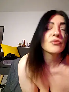 Snapshot of AryaSummersReal chatting on May 12, 7:33 pm AryaSummersReal online show from May 12, 7:33 pm